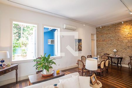 Casa para alugar com 300m², 4 quartos e 6 vagas Casa para alugar com 300m², 4 quartos e 6 vagasSala de Jantar