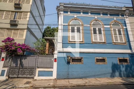 Casa para alugar com 300m², 4 quartos e 6 vagas Casa para alugar com 300m², 4 quartos e 6 vagasFachada