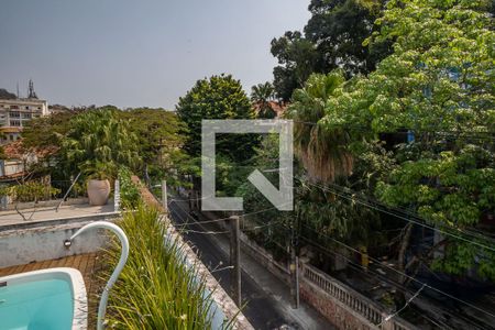 Casa para alugar com 300m², 4 quartos e 6 vagas Casa para alugar com 300m², 4 quartos e 6 vagasÁrea Externa