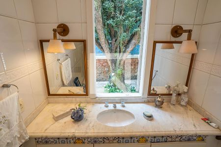 Casa para alugar com 300m², 4 quartos e 6 vagas Casa para alugar com 300m², 4 quartos e 6 vagasBanheiro 2