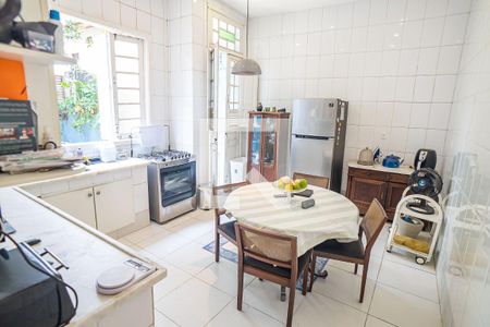 Casa para alugar com 300m², 4 quartos e 6 vagas Casa para alugar com 300m², 4 quartos e 6 vagasCozinha