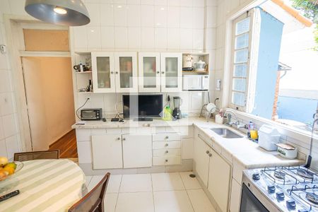 Casa para alugar com 300m², 4 quartos e 6 vagas Casa para alugar com 300m², 4 quartos e 6 vagasCozinha