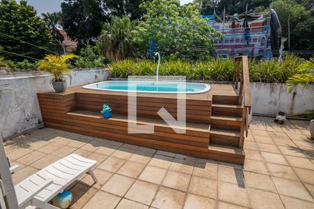 Casa para alugar com 300m², 4 quartos e 6 vagas Casa para alugar com 300m², 4 quartos e 6 vagasÁrea Externa