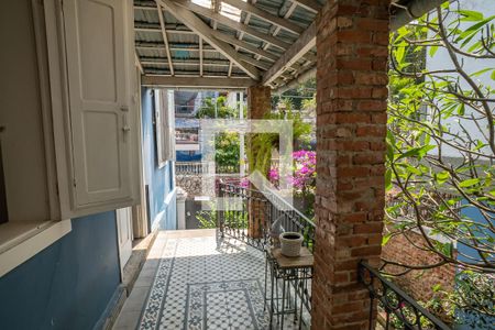 Casa para alugar com 300m², 4 quartos e 6 vagas Casa para alugar com 300m², 4 quartos e 6 vagasVaranda