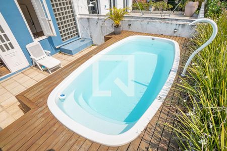 Casa para alugar com 300m², 4 quartos e 6 vagas Casa para alugar com 300m², 4 quartos e 6 vagasÁrea Externa