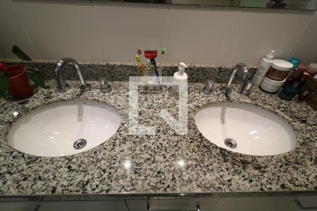 Apartamento à venda com 201m², 3 quartos e 3 vagasBanheiro da Suíte Master - Pia