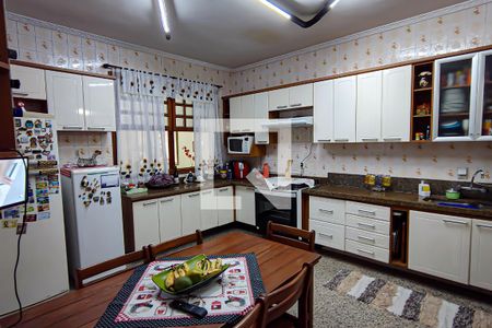 Casa para alugar com 420m², 4 quartos e 3 vagas Casa para alugar com 420m², 4 quartos e 3 vagascozinha