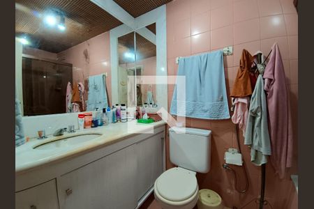 Apartamento à venda com 168m², 4 quartos e 2 vagas Apartamento à venda com 168m², 4 quartos e 2 vagasBanheiro da Suíte