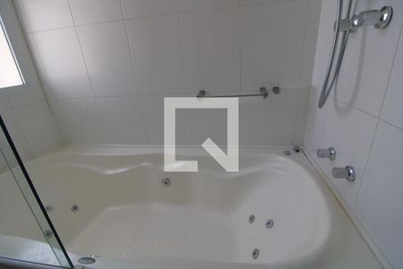 Apartamento à venda com 433m², 4 quartos e 5 vagasBanheira da suíte 1