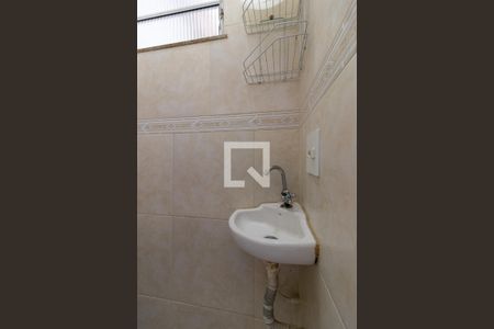 Banheiro de kitnet/studio para alugar com 1 quarto, 22m² em Tijuca, Rio de Janeiro