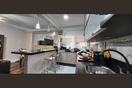 Apartamento à venda com 160m², 2 quartos e 2 vagasCozinha