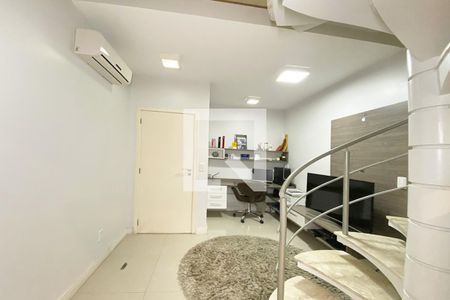 Casa à venda com 160m², 3 quartos e 2 vagasEscada