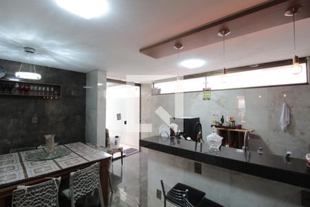 Apartamento à venda com 180m², 3 quartos e 2 vagasCozinha