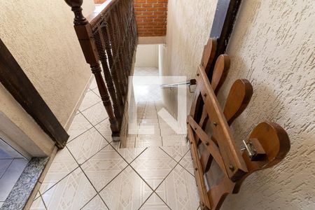 Casa à venda com 125m², 3 quartos e 2 vagas Casa à venda com 125m², 3 quartos e 2 vagasEscada