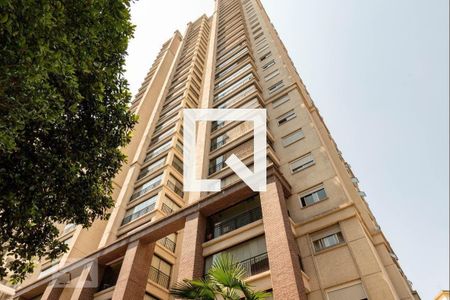 Apartamento à venda com 130m², 2 quartos e 3 vagas Apartamento à venda com 130m², 2 quartos e 3 vagasFachada