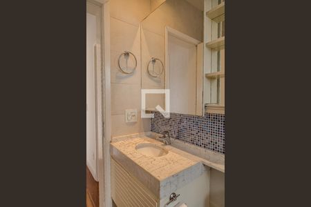 Apartamento à venda com 130m², 2 quartos e 3 vagas Apartamento à venda com 130m², 2 quartos e 3 vagasBanheiro Social