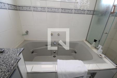 Casa à venda com 175m², 3 quartos e 2 vagasBanheiro