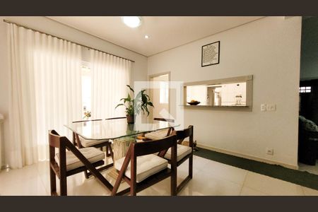 Casa à venda com 450m², 3 quartos e 6 vagas Casa à venda com 450m², 3 quartos e 6 vagasSala
