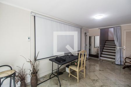 Casa à venda com 400m², 5 quartos e 6 vagas Casa à venda com 400m², 5 quartos e 6 vagasSala de TV
