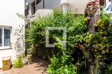 Casa à venda com 400m², 5 quartos e 6 vagas Casa à venda com 400m², 5 quartos e 6 vagasQuintal