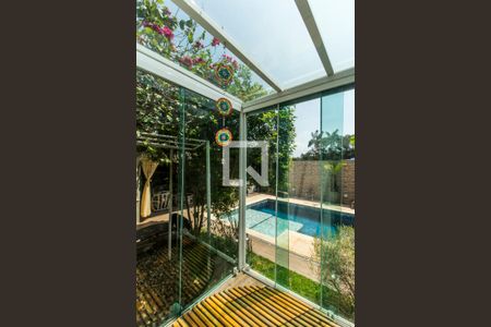 Casa à venda com 400m², 5 quartos e 6 vagas Casa à venda com 400m², 5 quartos e 6 vagasOfurô