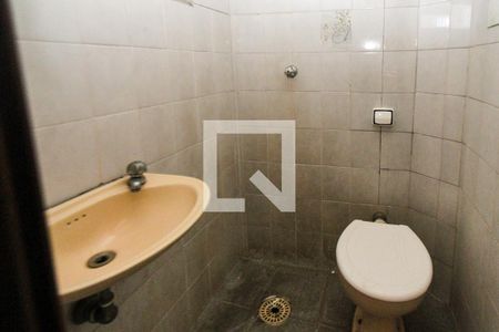 Casa à venda com 300m², 4 quartos e 6 vagas Casa à venda com 300m², 4 quartos e 6 vagasBanheiro de serviço