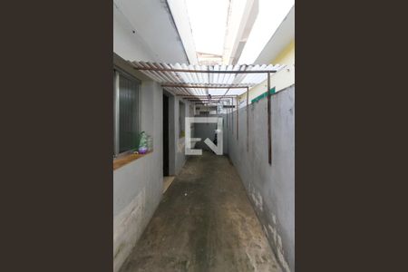 Casa à venda com 300m², 4 quartos e 6 vagas Casa à venda com 300m², 4 quartos e 6 vagasCorredor externo