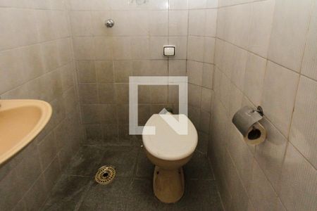 Casa à venda com 300m², 4 quartos e 6 vagas Casa à venda com 300m², 4 quartos e 6 vagasBanheiro de serviço