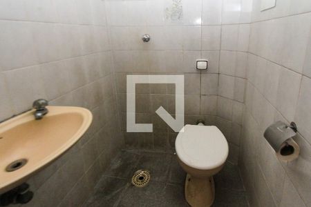 Casa à venda com 300m², 4 quartos e 6 vagas Casa à venda com 300m², 4 quartos e 6 vagasBanheiro de serviço