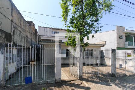 Casa à venda com 300m², 4 quartos e 6 vagas Casa à venda com 300m², 4 quartos e 6 vagasFachada