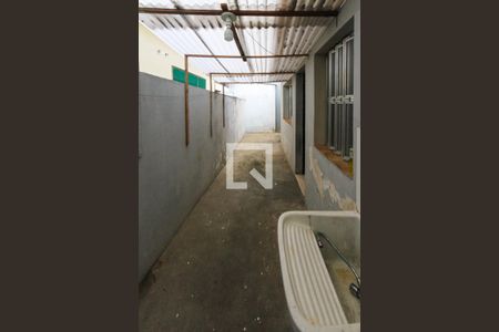 Casa à venda com 300m², 4 quartos e 6 vagas Casa à venda com 300m², 4 quartos e 6 vagasCorredor externo