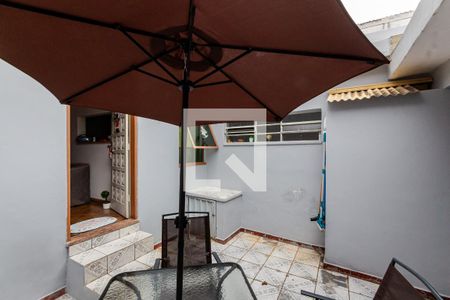 Casa à venda com 300m², 2 quartos e 4 vagas Casa à venda com 300m², 2 quartos e 4 vagasQuintal