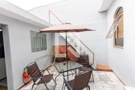 Casa à venda com 300m², 2 quartos e 4 vagas Casa à venda com 300m², 2 quartos e 4 vagasQuintal