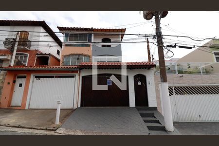 Casa à venda com 264m², 3 quartos e 3 vagas Casa à venda com 264m², 3 quartos e 3 vagasFachada
