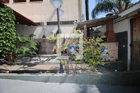 Casa à venda com 110m², 3 quartos e 8 vagasQuintal e Garagem