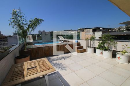 Casa à venda com 110m², 3 quartos e 8 vagasPiscina