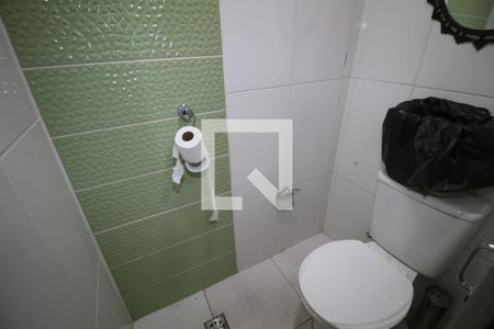 Casa à venda com 110m², 3 quartos e 8 vagasBanheiro de serviço 2