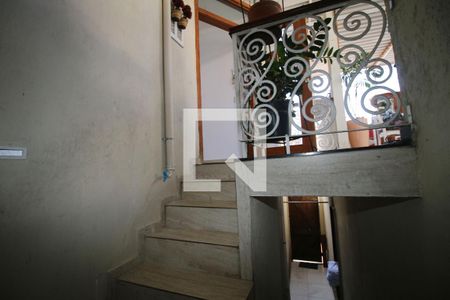 Casa à venda com 110m², 3 quartos e 8 vagasEscada de Acesso - 2º piso