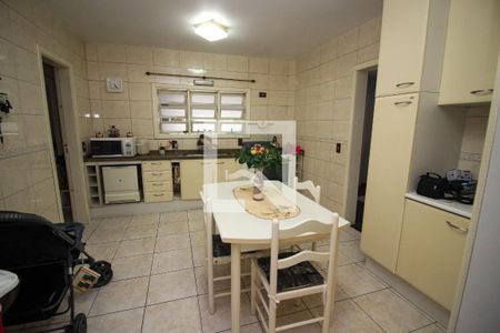 Casa à venda com 400m², 4 quartos e 6 vagas Casa à venda com 400m², 4 quartos e 6 vagasCozinha