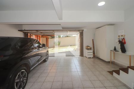Casa de condomínio à venda com 320m², 4 quartos e 2 vagas Casa de condomínio à venda com 320m², 4 quartos e 2 vagasGaragem
