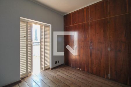 Casa à venda com 379m², 4 quartos e 10 vagas Casa à venda com 379m², 4 quartos e 10 vagasQuarto 2