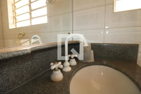 Casa à venda com 379m², 4 quartos e 10 vagas Casa à venda com 379m², 4 quartos e 10 vagasBanheiro do Quarto 4 (suíte)