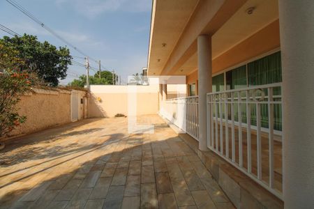 Casa à venda com 379m², 4 quartos e 10 vagas Casa à venda com 379m², 4 quartos e 10 vagasQuintal, jardim e Garagem