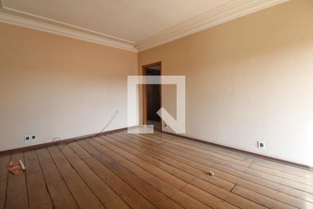 Casa à venda com 379m², 4 quartos e 10 vagas Casa à venda com 379m², 4 quartos e 10 vagasSala de TV