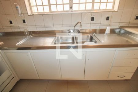 Casa à venda com 379m², 4 quartos e 10 vagas Casa à venda com 379m², 4 quartos e 10 vagasCozinha