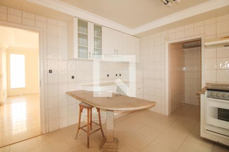 Casa à venda com 379m², 4 quartos e 10 vagas Casa à venda com 379m², 4 quartos e 10 vagasCozinha