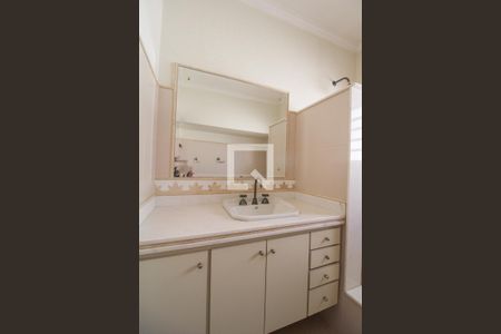 Casa à venda com 379m², 4 quartos e 10 vagas Casa à venda com 379m², 4 quartos e 10 vagasBanheiro do Quarto 3 (suíte)