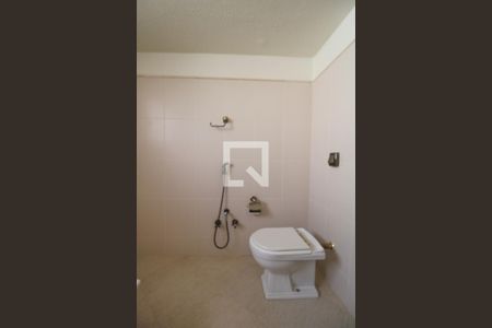 Casa à venda com 379m², 4 quartos e 10 vagas Casa à venda com 379m², 4 quartos e 10 vagasBanheiro do Quarto 3 (suíte)