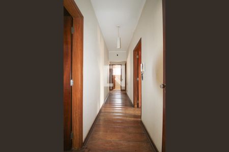 Casa à venda com 379m², 4 quartos e 10 vagas Casa à venda com 379m², 4 quartos e 10 vagasCorredor