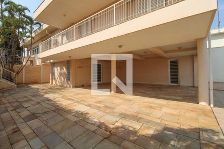 Casa à venda com 379m², 4 quartos e 10 vagas Casa à venda com 379m², 4 quartos e 10 vagasQuintal, jardim e Garagem